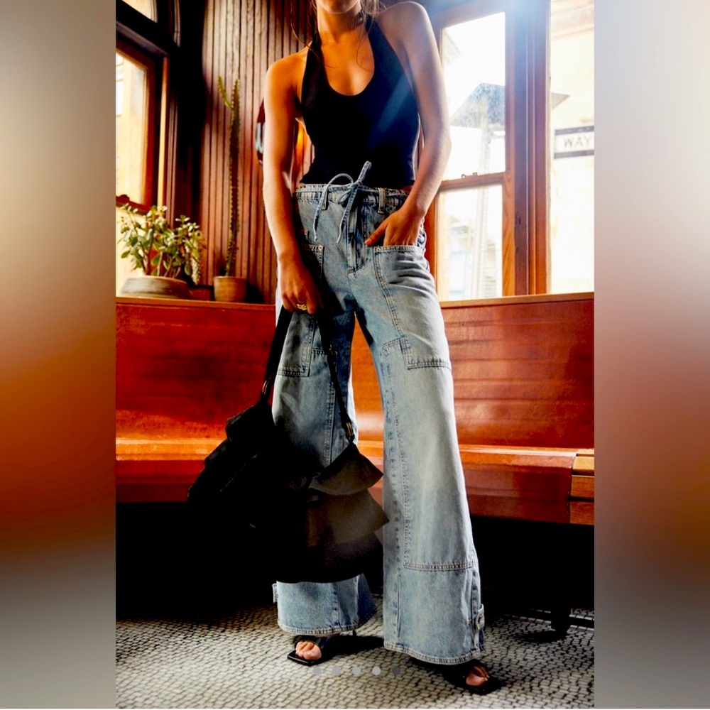 We The Free CRVY Outlaw Wide Leg Jeans in drizzle Size Medium.